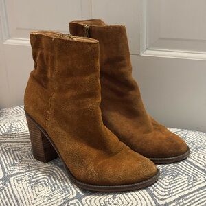 FRANCO SARTO Elmont Camel Suede Heeled Ankle Booties Size 9 Side Zip Boots